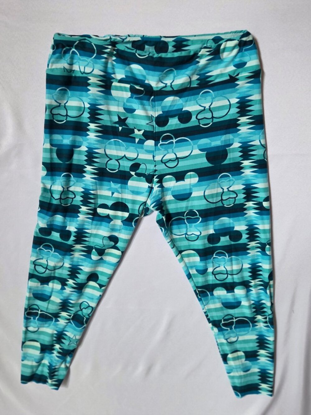 LuLaRoe Tall & Curvy Mickey Mouse Capri Leggings — A Disney Fan's Dream!